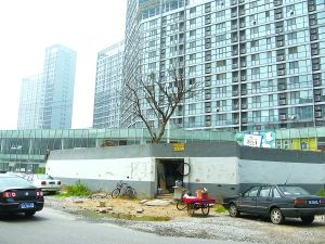 北京釘子戶不滿拆遷費堅守鬧市7年(圖)
