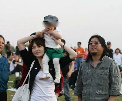 高曉松妻子攜女昨晨獄中探視 中秋節三口團圓
